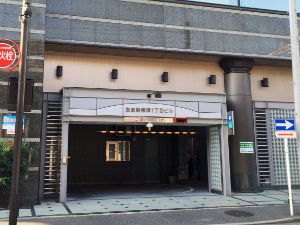友泉新横浜1丁目ビルが見えたら右折