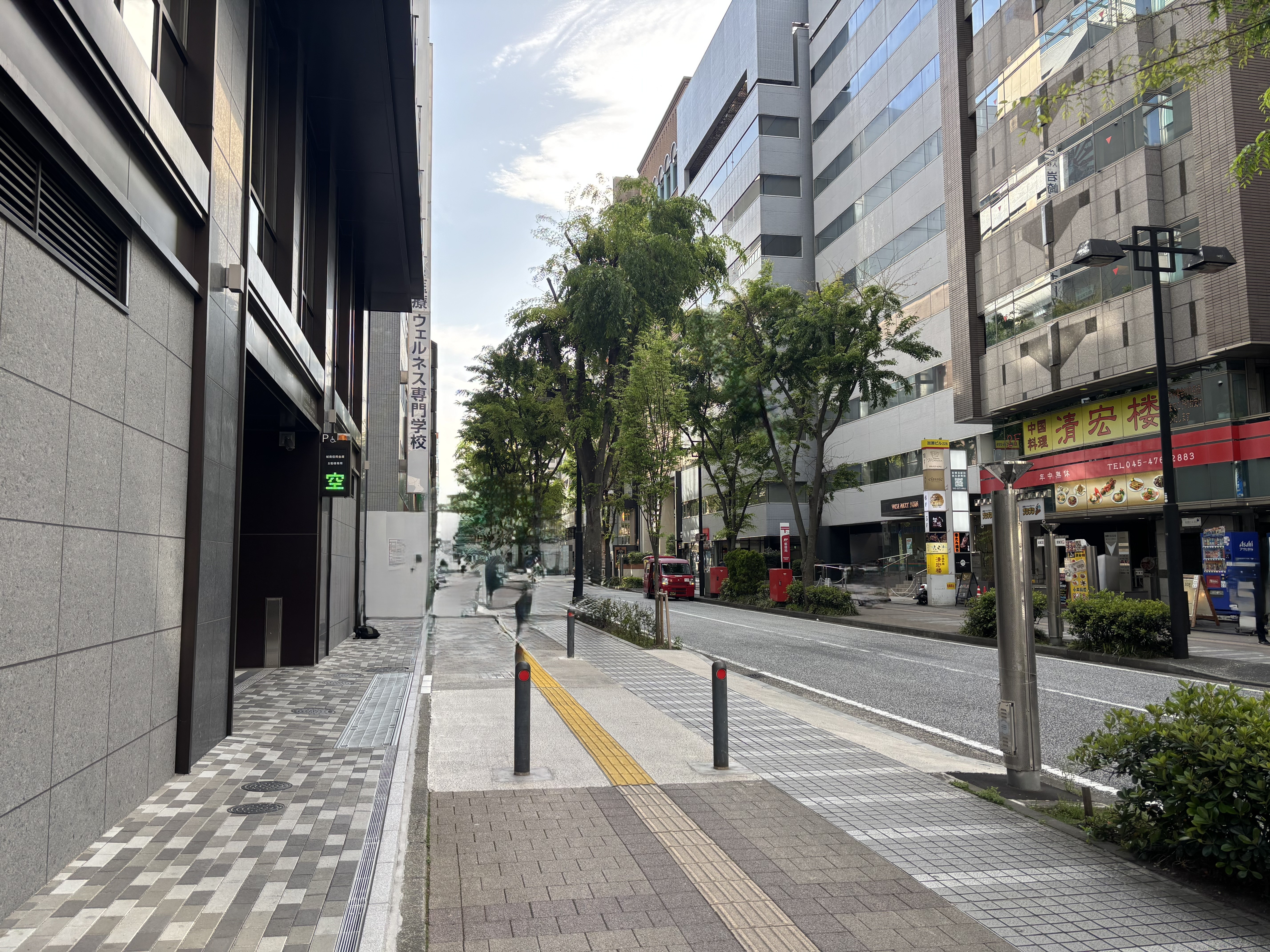 アリーナ通りを突きあたりまで500m程直進
